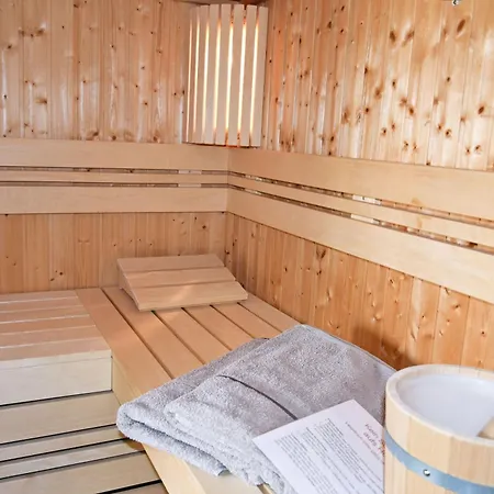 Mit Sauna U Terrasse Im Zentrum Von Ruegen Appartamento Thesenvitz