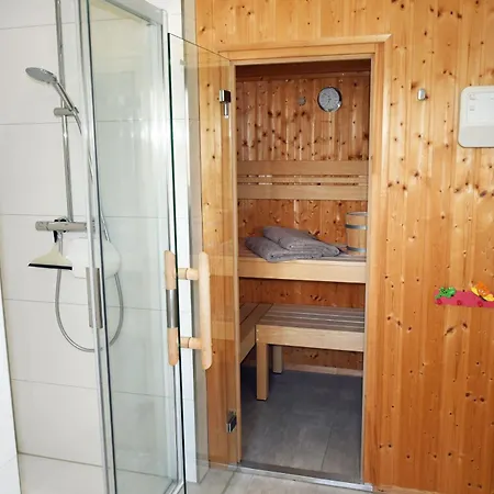 Mit Sauna U Terrasse Im Zentrum Von Ruegen *