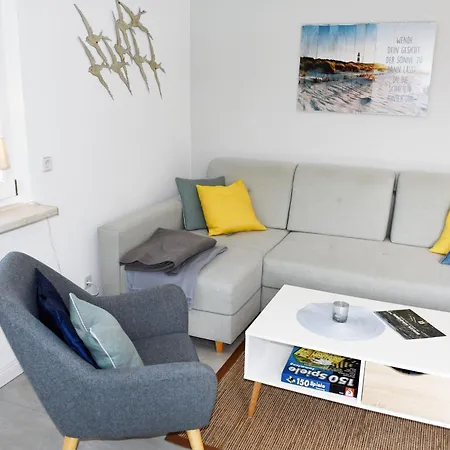 Mit Sauna U Terrasse Im Zentrum Von Ruegen * Thesenvitz