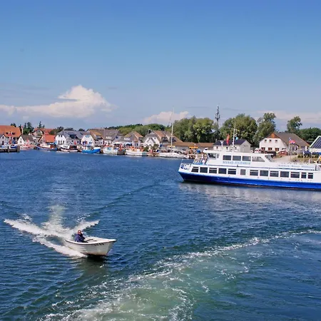 Mit Sauna U Terrasse Im Zentrum Von Ruegen Apartmán *