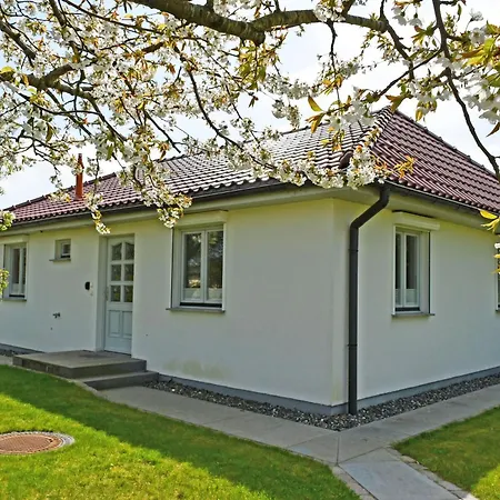 Mit Sauna U Terrasse Im Zentrum Von Ruegen Thesenvitz