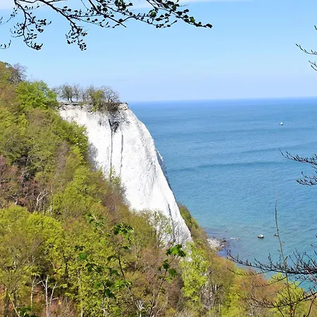 Mit Sauna U Terrasse Im Zentrum Von Ruegen * Thesenvitz