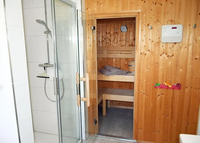 Mit Sauna U Terrasse Im Zentrum Von Ruegen *
