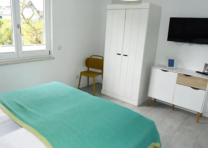 Mit Sauna U Terrasse Im Zentrum Von Ruegen Thesenvitz